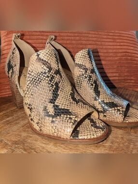 Lucky Brand Taupe Snake-Print Peep-Toe Block Heel Mules